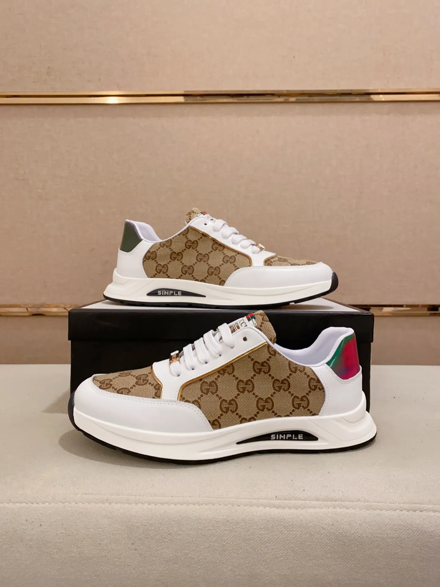 Men's shoes💰 420💰The new GUCCI (Gucci) counters are launched simultaneously. The new men's shoes, 😘fabrics are selected from imported cowhide, and the lining is sheepskin lining. 👍🏿 High-end ☄️ air-cushion molded anti-slip rubber outsole, exquisite lines, simple and elegant, comfortable and high-end for leisure travel. Code number: 38 to 44 (45 can be customized and cannot be returned or exchanged)